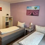 Lage 2 Zimmerwohnung Mit Balkon Und Bester Aussicht In Og 2 Links Apartment Rostock