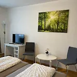 Top Lage 2 Zimmerwohnung Mit Balkon Und Bester Aussicht In Og 2 Links